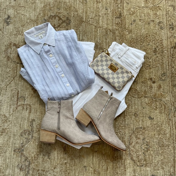 NEW Gorgeous Booties. Beige. Reptile print. - Picture 13 of 14